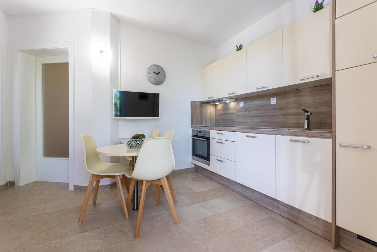 Apartments House Barbara Корнич Экстерьер фото
